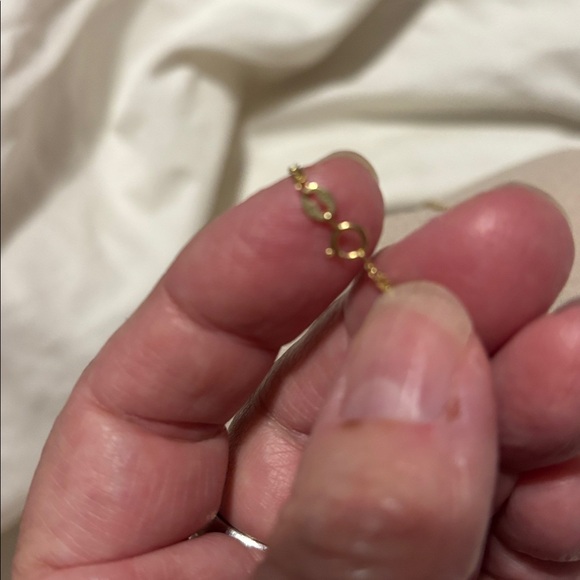 Gold Necklace with Amethyst Pendant - Picture 5 of 7